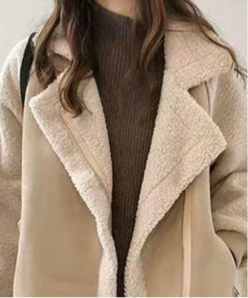&soiree(アンドソワレ)の「ボア切り替えフェイクムートンジャケット(ムートンコート・レディース・アイボリー・SMALL/MEDIUM/LARGE/X-LARGE)」の2枚目の写真