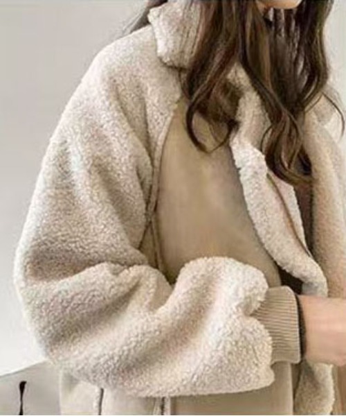 &soiree(アンドソワレ)の「ボア切り替えフェイクムートンジャケット(ムートンコート・レディース・アイボリー・SMALL/MEDIUM/LARGE/X-LARGE)」の3枚目の写真