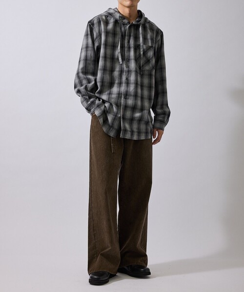 le cercle ADAM ET ROPE'(ルセルクルアダムエロペ)の「ベルト付きデニムワイドパンツ(その他パンツ・メンズ・ブラック/ダークブラウン/ベージュ・LL/M/L)」の4枚目の写真