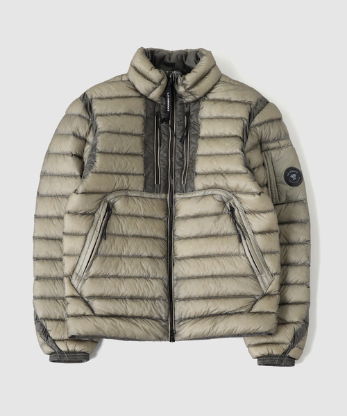 C.P. COMPANY(シーピーカンパニー)の「C.P.Company / シーピーカンパニー D.D. SHELL LENS DOWN JACKET(ダウンジャケット/コート・メンズ・ブラック/ベージュ/グレー/ホワイト系その他・MEDIUM/SMALL/LARGE)」の1枚目の写真
