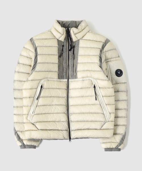 C.P. COMPANY(シーピーカンパニー)の「C.P.Company / シーピーカンパニー D.D. SHELL LENS DOWN JACKET(ダウンジャケット/コート・メンズ・ブラック/ベージュ/グレー/ホワイト系その他・MEDIUM/SMALL/LARGE)」の2枚目の写真