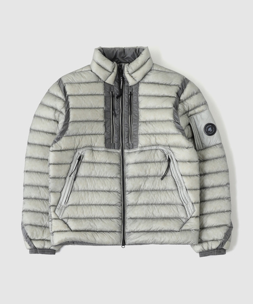 C.P. COMPANY(シーピーカンパニー)の「C.P.Company / シーピーカンパニー D.D. SHELL LENS DOWN JACKET(ダウンジャケット/コート・メンズ・ブラック/ベージュ/グレー/ホワイト系その他・MEDIUM/SMALL/LARGE)」の4枚目の写真
