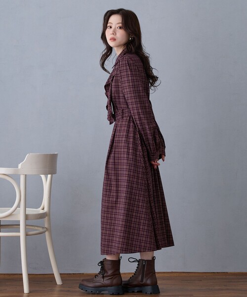 NICOLE CLUB(ニコル クラブ)の「ラッフルフリルチェックワンピース(ワンピース・レディース・ネイビー/レッド/ブラウン・M)」の22枚目の写真