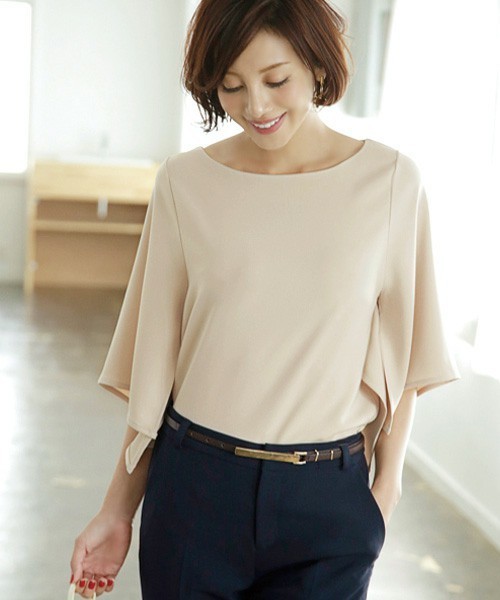 STYLE DELI（スタイルデリ）の「変形ワイドスリーブブラウス（シャツ/ブラウス・レディース・ベージュ/カーキ/オフホワイト/ブルー・MEDIUM）」の3枚目の写真