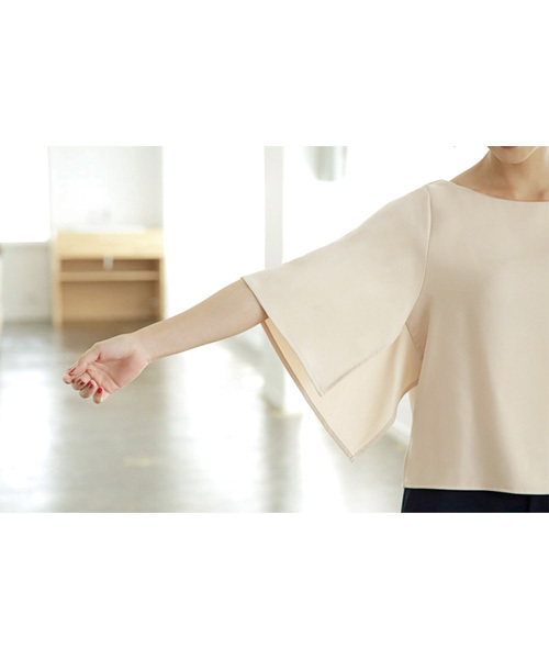 STYLE DELI（スタイルデリ）の「変形ワイドスリーブブラウス（シャツ/ブラウス・レディース・ベージュ/カーキ/オフホワイト/ブルー・MEDIUM）」の7枚目の写真