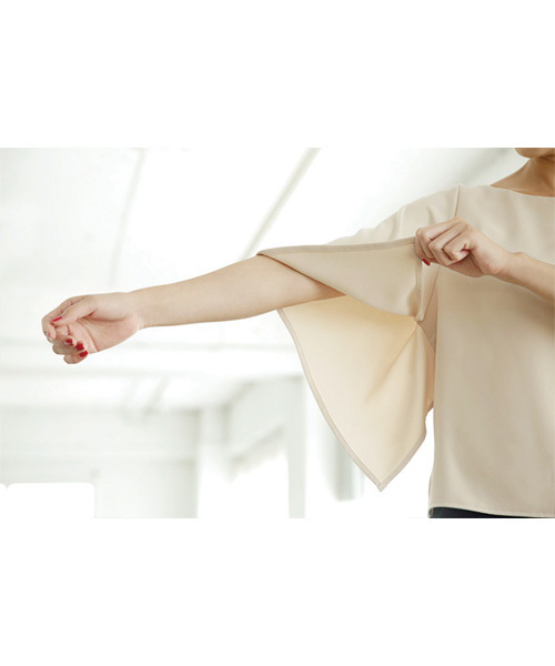 STYLE DELI（スタイルデリ）の「変形ワイドスリーブブラウス（シャツ/ブラウス・レディース・ベージュ/カーキ/オフホワイト/ブルー・MEDIUM）」の8枚目の写真