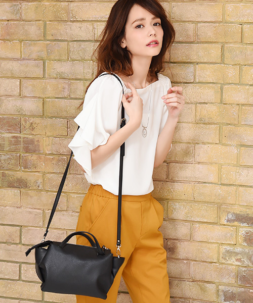 Luz Llena（ラズレナ）の「[2WAY]ボストンショルダーバッグ（ショルダーバッグ・レディース・ブラック/オフホワイト/キャメル・ﾌﾘ-）」の2枚目の写真