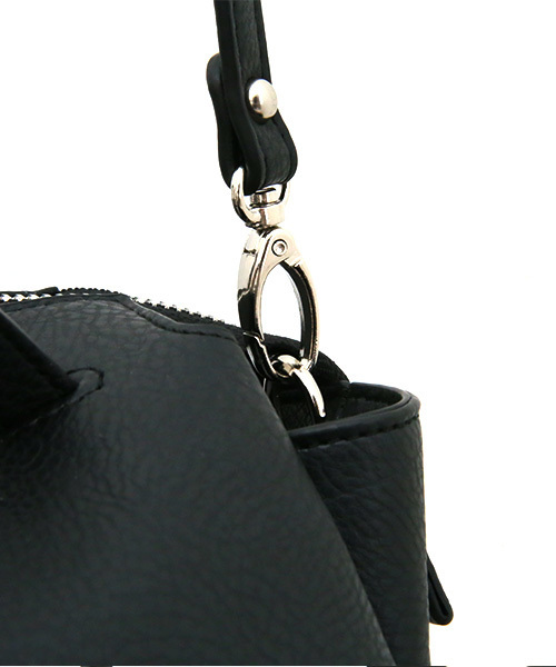 Luz Llena（ラズレナ）の「[2WAY]ボストンショルダーバッグ（ショルダーバッグ・レディース・ブラック/オフホワイト/キャメル・ﾌﾘ-）」の6枚目の写真