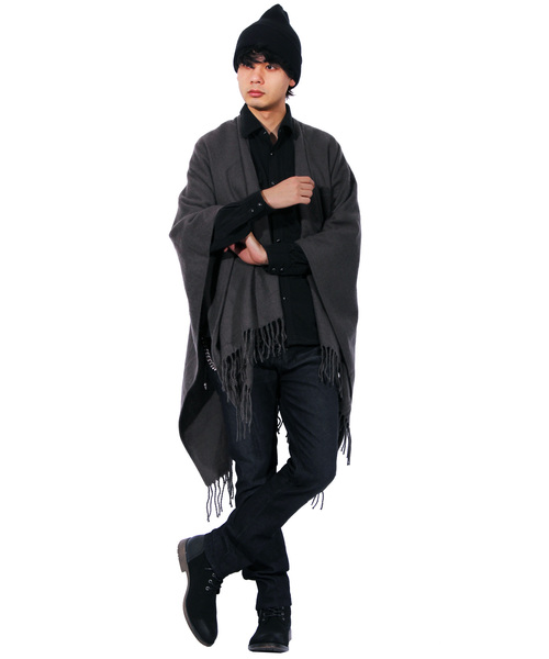 ８(eight)（エイト）の「無地 ポンチョ 大判 マフラー（ポンチョ・メンズ・ブラック/グレー/ブラウン/ネイビー・FREE）」の13枚目の写真