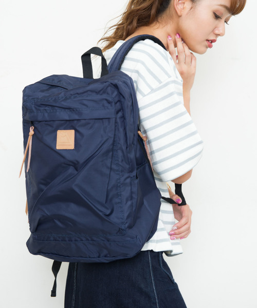 and mikka（アンドミカ）の「【WEB限定】and mikka / 軽量 スクエアデイパック マザーズリュック（バックパック/リュック・レディース・ブラック/グリーン/ネイビー/イエロー/レッド・FREE）」の5枚目の写真