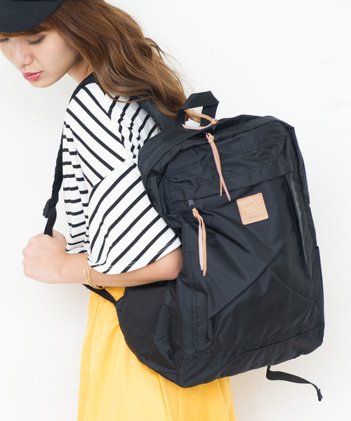 and mikka（アンドミカ）の「【WEB限定】and mikka / 軽量 スクエアデイパック マザーズリュック（バックパック/リュック・レディース・ブラック/グリーン/ネイビー/イエロー/レッド・FREE）」の3枚目の写真