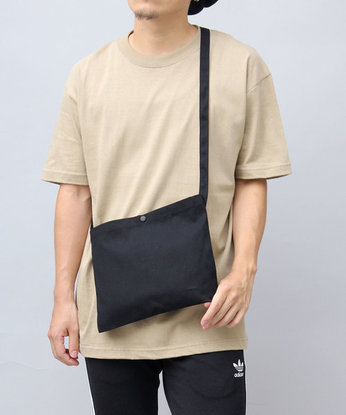 United Athle（ユナイテッドアスレ）の「【 United Athle / ユナイテッドアスレ 】 キャンバス サコッシュバッグ（ショルダーバッグ・メンズ・ブラック/ナチュラル/ネイビー/グレー・FREE）」の5枚目の写真