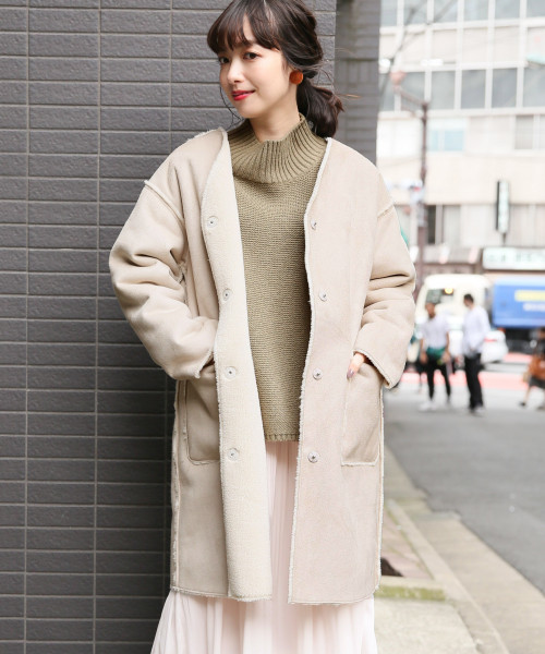 LOWRYS FARM(ローリーズファーム)の「リバーシブルムートンボアコート 807922(その他アウター・レディース・ブラック/ベージュ/アイボリー・MEDIUM/LARGE)」の2枚目の写真