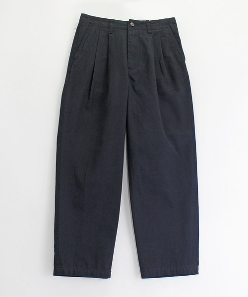 RNA-N（アールエヌエーエヌ）の「R3558 ツータックチノパンツ（チノパンツ・レディース・ベージュ/ブラウン/ブラック・SMALL/MEDIUM）」の2枚目の写真