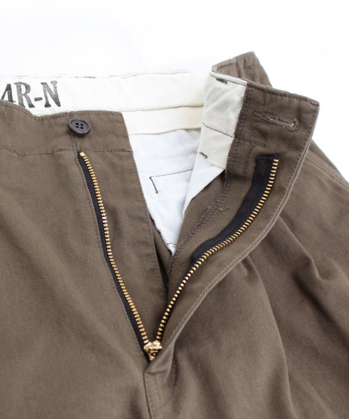 RNA-N（アールエヌエーエヌ）の「R3558 ツータックチノパンツ（チノパンツ・レディース・ベージュ/ブラウン/ブラック・SMALL/MEDIUM）」の9枚目の写真