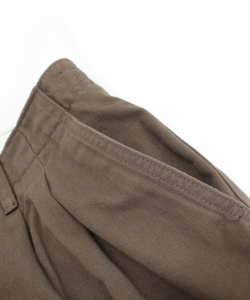 RNA-N（アールエヌエーエヌ）の「R3558 ツータックチノパンツ（チノパンツ・レディース・ベージュ/ブラウン/ブラック・SMALL/MEDIUM）」の11枚目の写真
