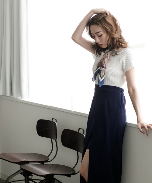 Julia Boutique（ジュリアブティック）の「スクエアネックニット/510595S（ニット/セーター・レディース・ホワイト/ベージュ/ブラック/ピンク/モカ/ネイビー/グレー・ONE）」の19枚目の写真