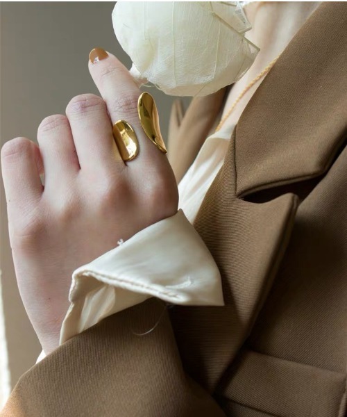 mou（モウ）の「歪み変形カーブリング（リング・レディース・シルバー/ゴールド・FREE）」の2枚目の写真