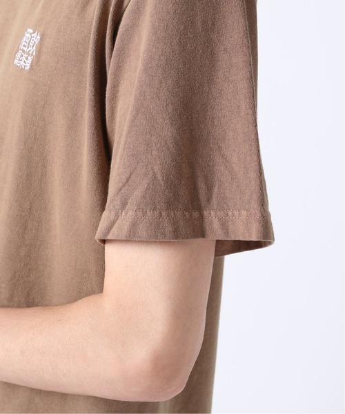JOURNAL STANDARD relume(ジャーナルスタンダード レリューム)の「【CLUB SAKENOMITAI / 酒飲倶楽部】スモールロゴ Tシャツ / 無地T(Tシャツ/カットソー・メンズ・アイボリー/キャメル・MEDIUM/LARGE/X-LARGE)」の9枚目の写真