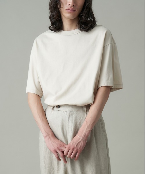 Juha(ユハ)の「DOUBLE BINDER TEE(Tシャツ/カットソー・メンズ・ホワイト/チャコールグレー/ブラック/オリーブ/キナリ・4/3)」の2枚目の写真