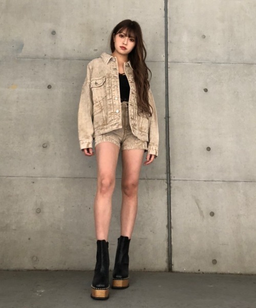 ENVYM（アンビー）の「ケミカルカラーＪＫ（デニムジャケット・レディース・ブラック/ベージュ・FREE）」の5枚目の写真