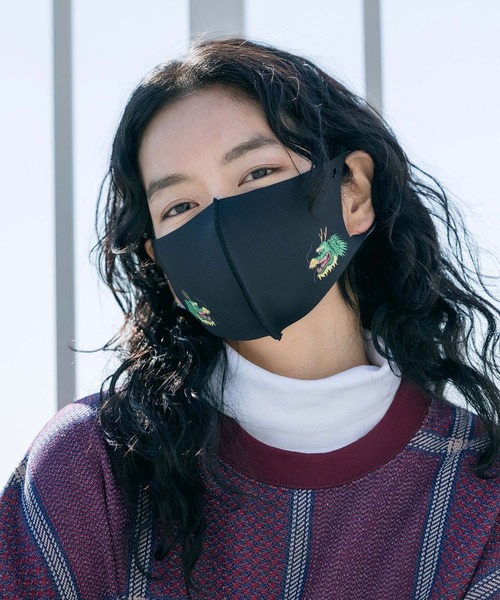 ROOPTOKYO（ループトウキョウ）の「スカジャン柄 ワンポイントロゴ 3D立体マスク（マスク・メンズ・オリーブ/ブラック/ブラウン/ネイビー・ONE SIZE）」の7枚目の写真