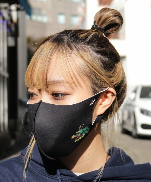 ROOPTOKYO（ループトウキョウ）の「スカジャン柄 ワンポイントロゴ 3D立体マスク（マスク・メンズ・オリーブ/ブラック/ブラウン/ネイビー・ONE SIZE）」の8枚目の写真