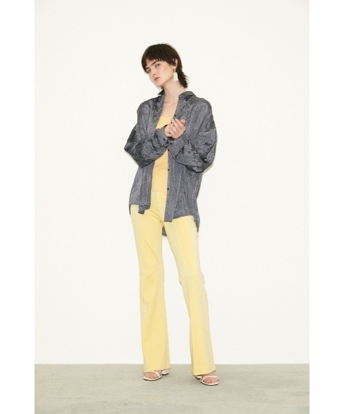 THROW by SLY(スローバイスライ)の「THROW TEXTURE CUT BELL BOTTOM ベルボトム(スラックス・レディース・カーキ/ライトイエロー/ブラック・2/1/0)」の3枚目の写真