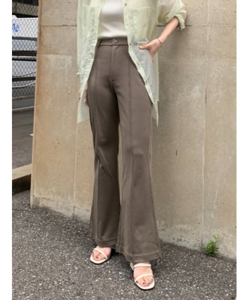 THROW by SLY(スローバイスライ)の「THROW TEXTURE CUT BELL BOTTOM ベルボトム(スラックス・レディース・カーキ/ライトイエロー/ブラック・2/1/0)」の15枚目の写真