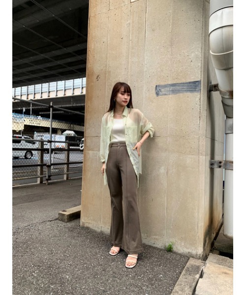 THROW by SLY(スローバイスライ)の「THROW TEXTURE CUT BELL BOTTOM ベルボトム(スラックス・レディース・カーキ/ライトイエロー/ブラック・2/1/0)」の16枚目の写真