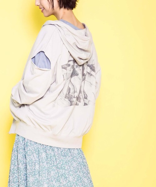 AS KNOW AS PINKY(アズノゥアズピンキー)の「ベストフレンズ肩見せパーカー(パーカー・レディース・チャコールグレー/グレー・FREE)」の2枚目の写真