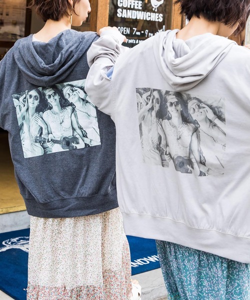 AS KNOW AS PINKY(アズノゥアズピンキー)の「ベストフレンズ肩見せパーカー(パーカー・レディース・チャコールグレー/グレー・FREE)」の3枚目の写真