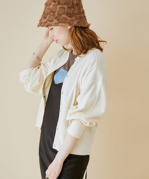 MADEMOISELLE ROPE'（マドモアゼル ロペ）の「【セット対応】ハニカムスナップボタンカーディガン（カーディガン/ボレロ・レディース・ブラック/オフホワイト/オレンジ・38）」の2枚目の写真