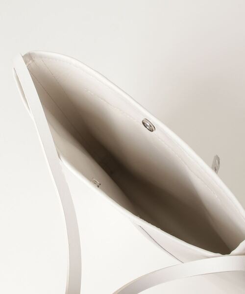 beautiful people（ビューティフルピープル）の「beautiful people “LINING LOGO POCKET”ミニレザーバッグ（ショルダーバッグ・レディース・オフホワイト・FREE）」の4枚目の写真