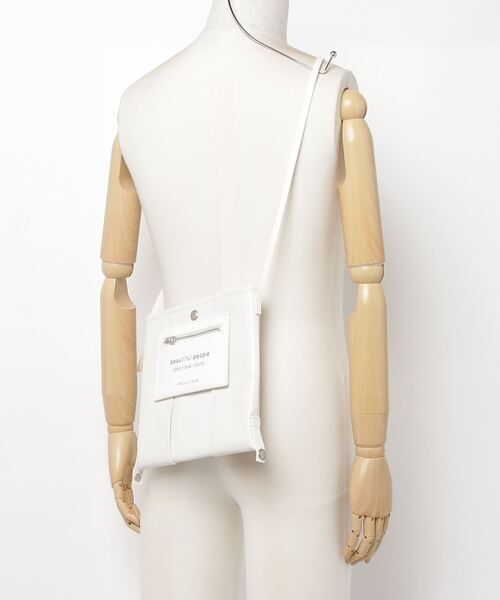 beautiful people（ビューティフルピープル）の「beautiful people “LINING LOGO POCKET”ミニレザーバッグ（ショルダーバッグ・レディース・オフホワイト・FREE）」の9枚目の写真