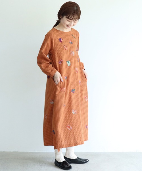 アトリエドゥサボン 洗濯刺繍ワンピース 刺繍ロングワンピース チェック 麻混 l'atelier du savon(アトリエドサボン)の「C/切手とえんぴつ