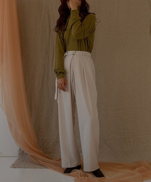 lawgy(ラウジー)の「tuck straight belt set pants / タックストレートベルトセットパンツ(その他パンツ・レディース・ホワイト/ブラック/ブルーグレー・FREE)」の4枚目の写真