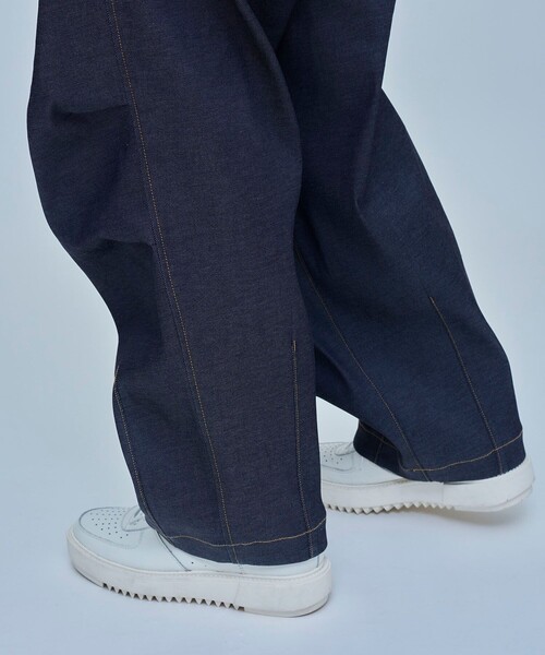 UNITED TOKYO（ユナイテッドトウキョウ）の「スヴィンデニムバルーンPT（デニムパンツ・メンズ・ブラック/インディゴブルー・2/1）」の14枚目の写真