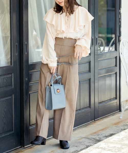 OLIVE des OLIVE（オリーブデオリーブ）の「ケープカラーラッフルブラウス（シャツ/ブラウス・レディース・ブラウン/オフホワイト/ライトベージュ・FREE）」の18枚目の写真