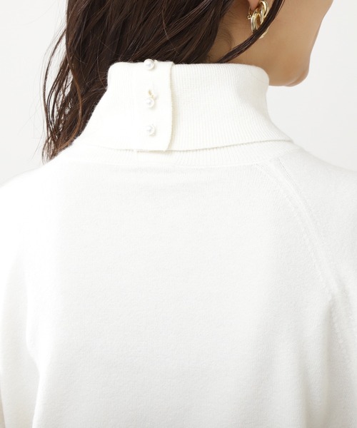 N.(N. Natural Beauty Basic)(エヌエヌナチュラルビューティーベーシック)の「◆パールボタンタートルネックニット(ニット/セーター・レディース・チャコールグレー/ネイビー/オフホワイト/イエロー・MEDIUM)」の17枚目の写真