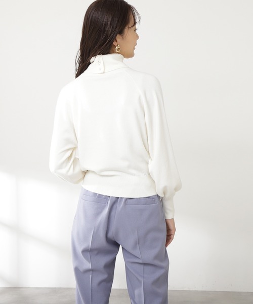 N.(N. Natural Beauty Basic)(エヌエヌナチュラルビューティーベーシック)の「◆パールボタンタートルネックニット(ニット/セーター・レディース・チャコールグレー/ネイビー/オフホワイト/イエロー・MEDIUM)」の11枚目の写真