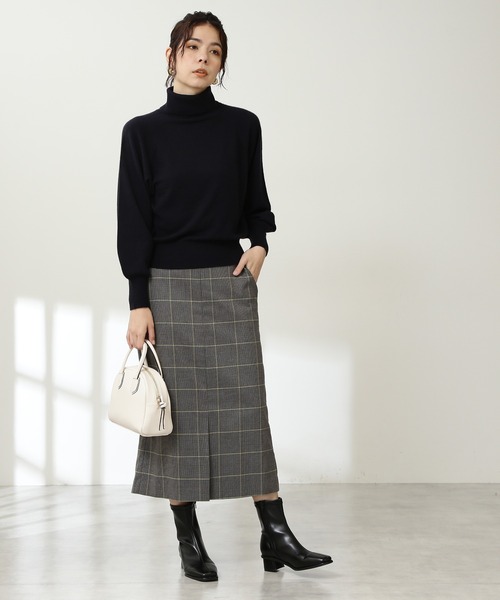 N.(N. Natural Beauty Basic)(エヌエヌナチュラルビューティーベーシック)の「◆パールボタンタートルネックニット(ニット/セーター・レディース・チャコールグレー/ネイビー/オフホワイト/イエロー・MEDIUM)」の16枚目の写真