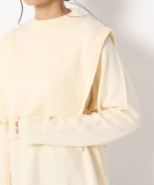 mysty woman（ミスティウーマン）の「ベストセットレイヤードニット 239011（ニット/セーター・レディース・オフホワイト/チャコール/モカ・FREE）」の11枚目の写真