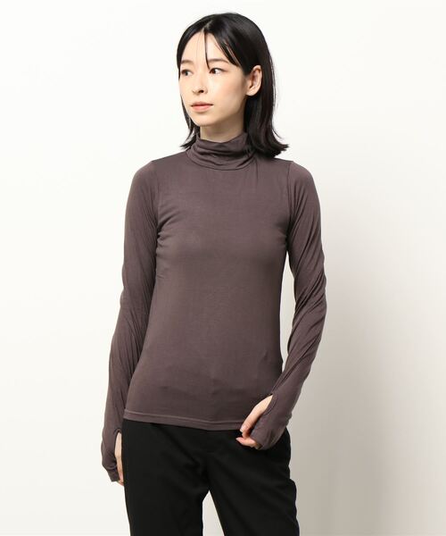 CEMONEMO(セモネモ)の「指穴 タートルネック ロンT / インナーカットソー(Tシャツ/カットソー・レディース・ベージュ/スカイブルー/ブラウン/ブラック/グレー/アイボリー・FREE)」の5枚目の写真