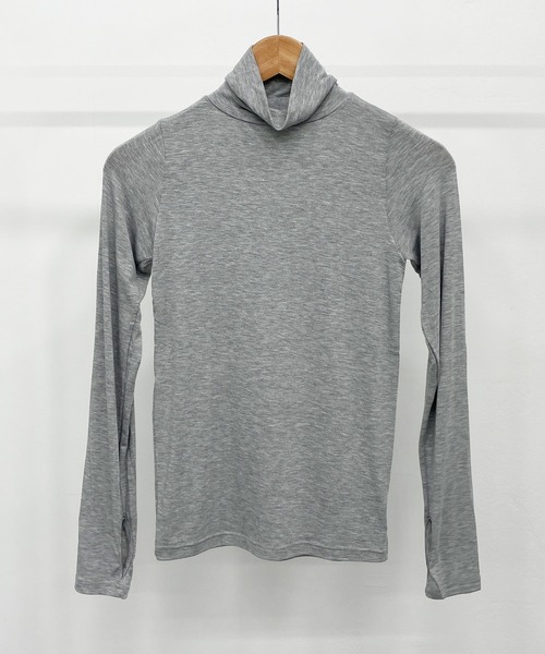 CEMONEMO(セモネモ)の「指穴 タートルネック ロンT / インナーカットソー(Tシャツ/カットソー・レディース・ベージュ/スカイブルー/ブラウン/ブラック/グレー/アイボリー・FREE)」の4枚目の写真