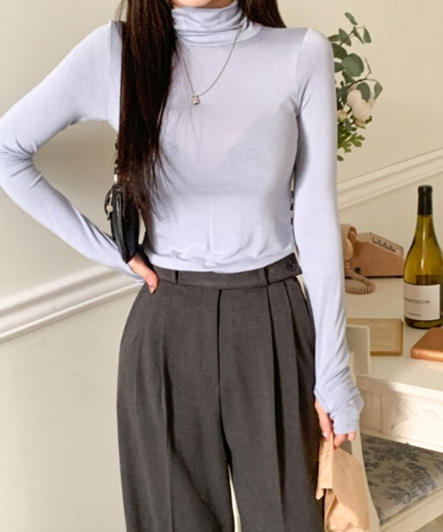 CEMONEMO(セモネモ)の「指穴 タートルネック ロンT / インナーカットソー(Tシャツ/カットソー・レディース・ベージュ/スカイブルー/ブラウン/ブラック/グレー/アイボリー・FREE)」の8枚目の写真