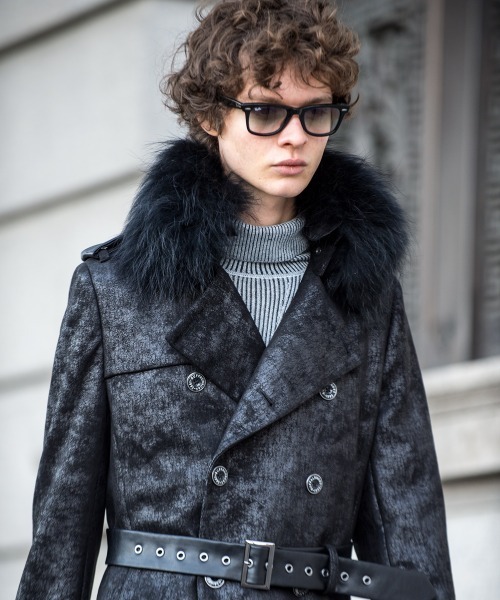 Buffalo Bobs（バッファローボブズ）の「DUOMO W/FUR-LEATHER LOOK(ドゥオ－モ ウィズ ファー-レザールック)レザールック リアルファー付 トレンチ コート（トレンチコート・メンズ・ブラック・2-3/3-4/1-2）」の11枚目の写真