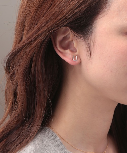 Manon's Selection(マノンズセレクション)の「馬蹄モチーフキャッチピアス(ピアス(両耳用)・レディース・ゴールド/シルバー・ONE SIZE)」の2枚目の写真