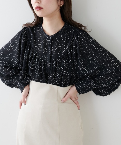 natural couture(ナチュラルクチュール)の「【WEB限定カラー有り】ヨーク×ギャザーデザイン2WAYブラウス(シャツ/ブラウス・レディース・ベージュ/グレー/アイボリー/その他1/その他2・FREE)」の5枚目の写真