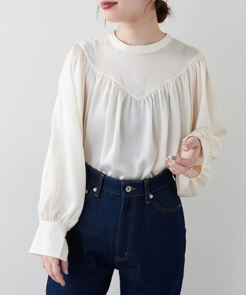 natural couture(ナチュラルクチュール)の「【WEB限定カラー有り】ヨーク×ギャザーデザイン2WAYブラウス(シャツ/ブラウス・レディース・ベージュ/グレー/アイボリー/その他1/その他2・FREE)」の1枚目の写真